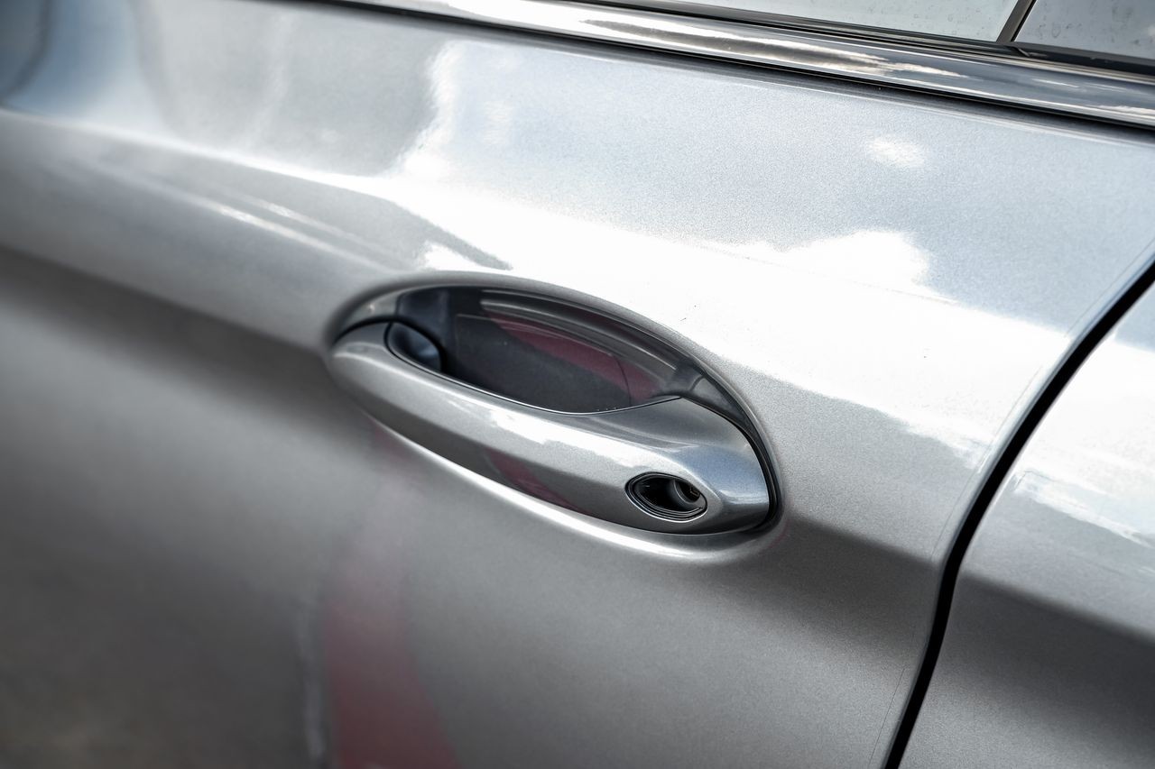 BMW 5 Series Vehicle Main Gallery Image 38