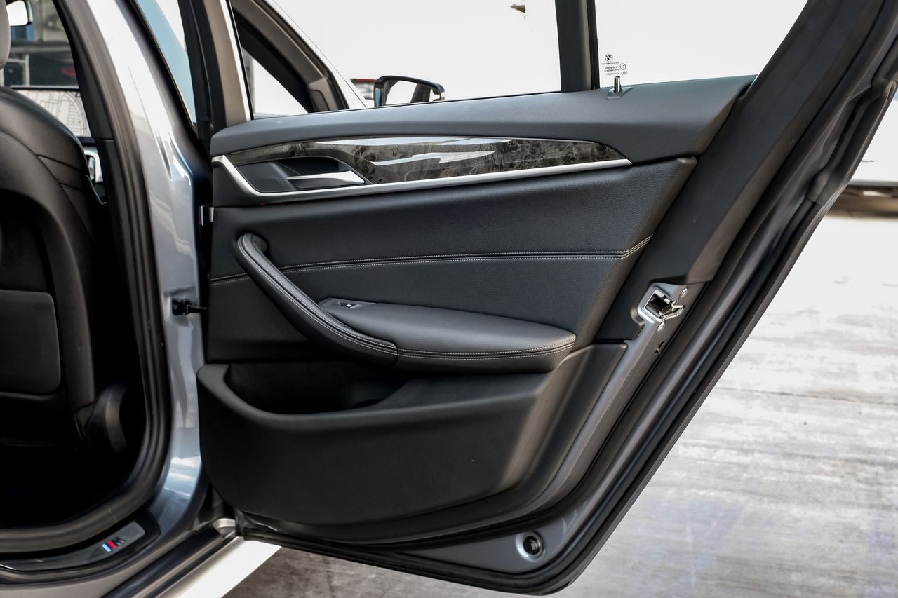 BMW 5 Series Vehicle Main Gallery Image 43
