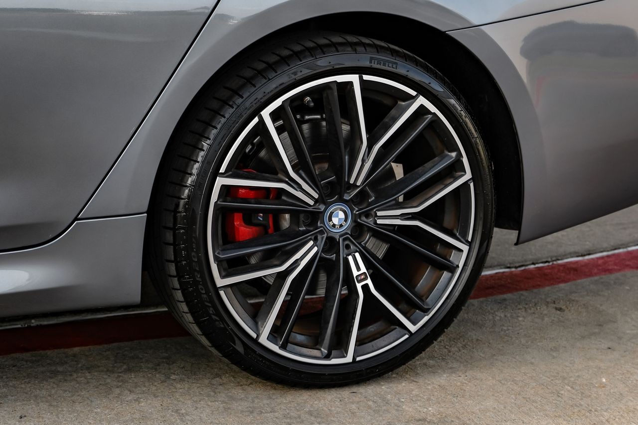 BMW 5 Series Vehicle Main Gallery Image 51