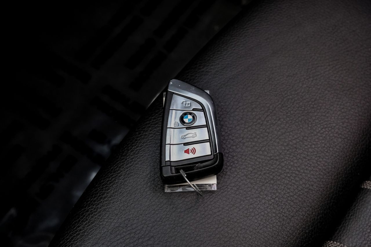 BMW 5 Series Vehicle Main Gallery Image 52