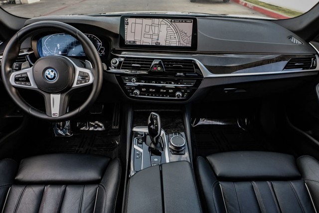 BMW 5 Series Vehicle Main Gallery Image 14