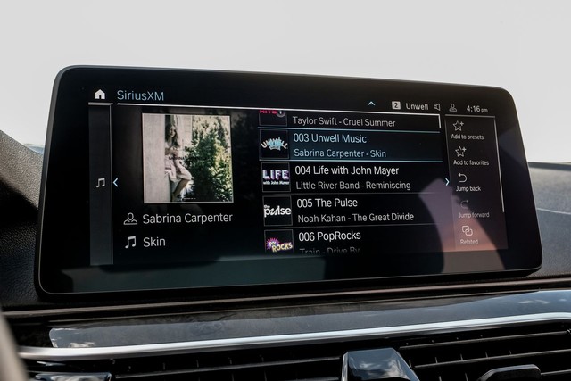 BMW 5 Series Vehicle Main Gallery Image 26