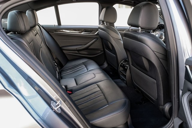 BMW 5 Series Vehicle Main Gallery Image 34