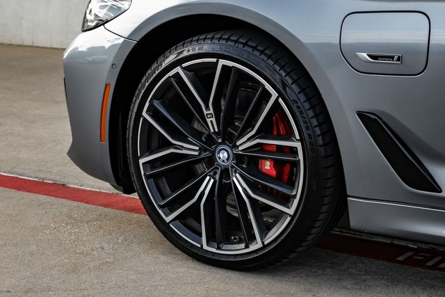 BMW 5 Series Vehicle Main Gallery Image 50