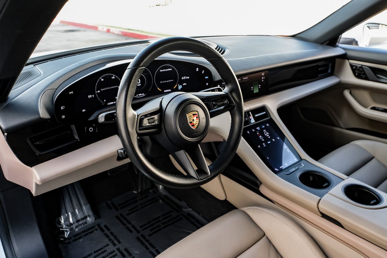 Porsche Taycan Vehicle Main Gallery Image 03