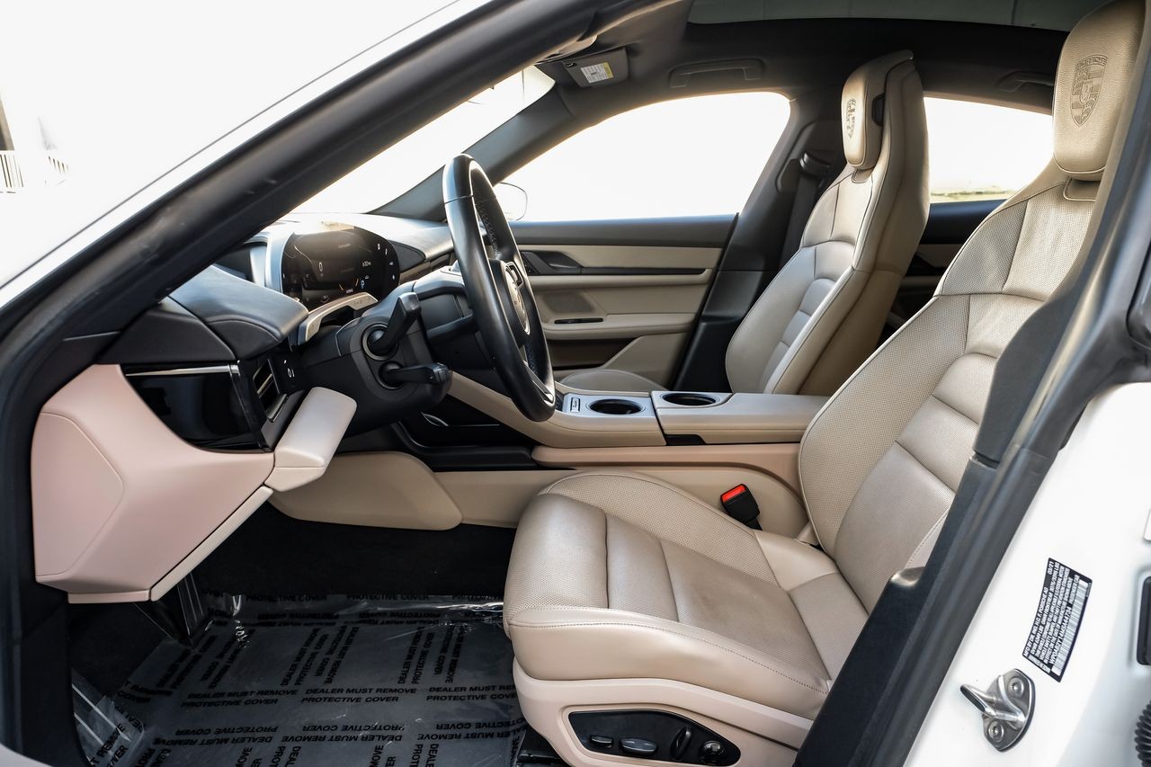 Porsche Taycan Vehicle Main Gallery Image 04