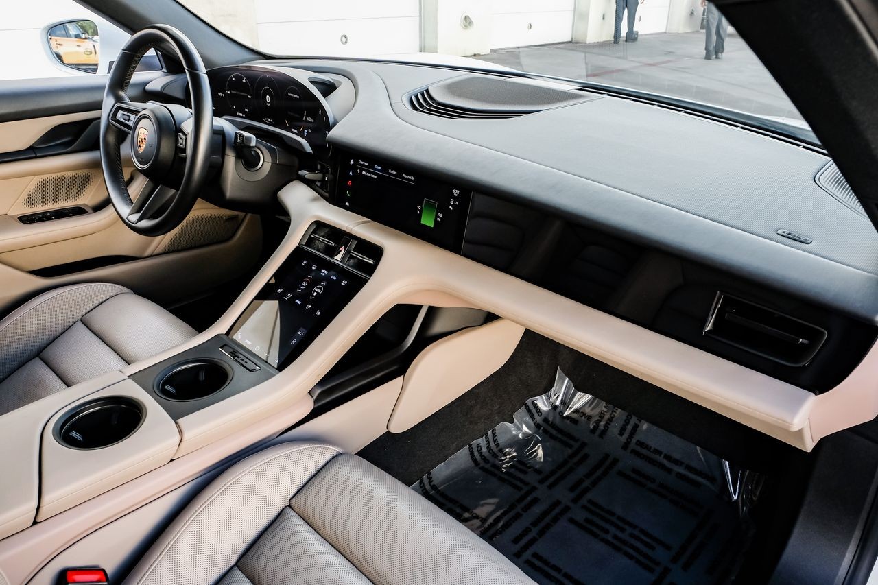 Porsche Taycan Vehicle Main Gallery Image 13