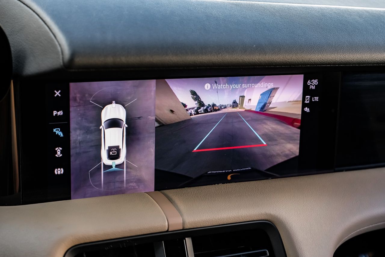 Porsche Taycan Vehicle Main Gallery Image 28