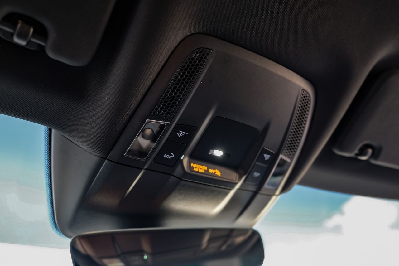 Porsche Taycan Vehicle Main Gallery Image 29