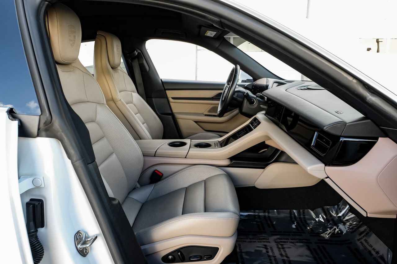 Porsche Taycan Vehicle Main Gallery Image 31