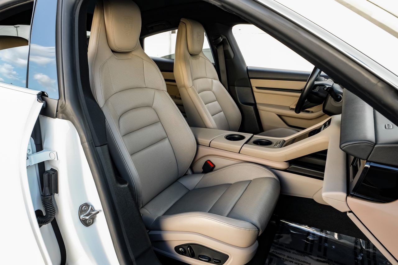 Porsche Taycan Vehicle Main Gallery Image 32