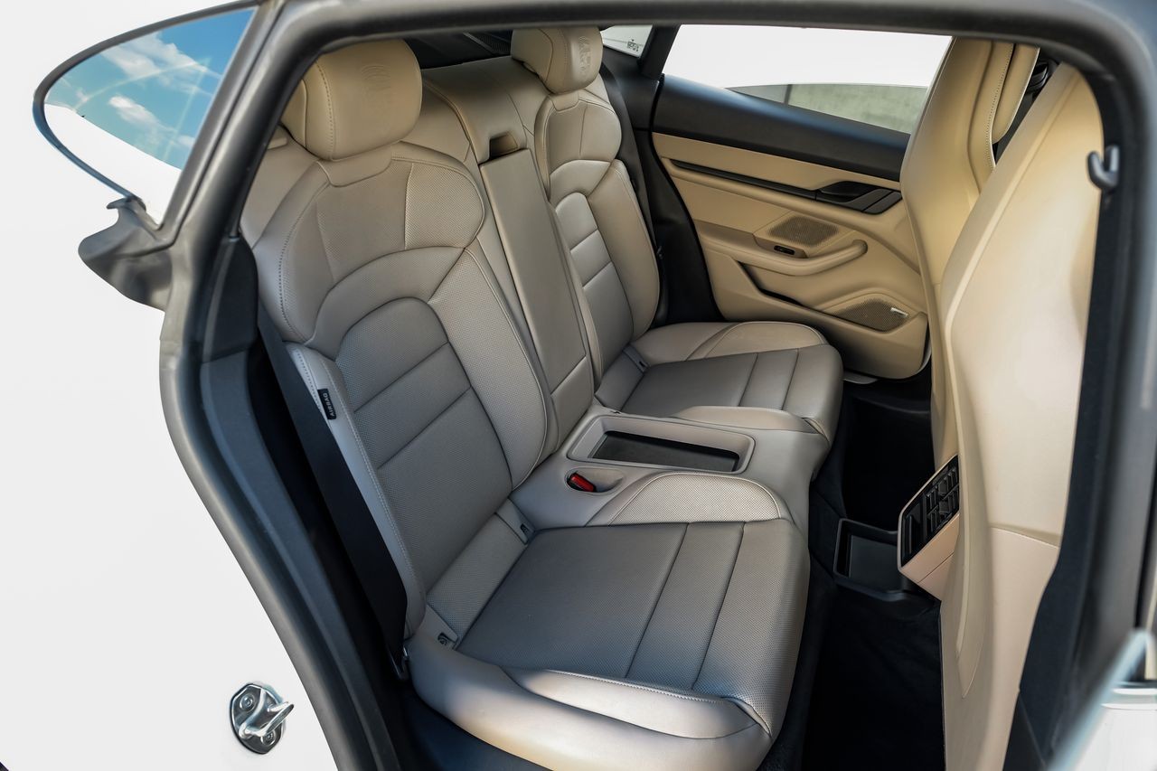 Porsche Taycan Vehicle Main Gallery Image 33