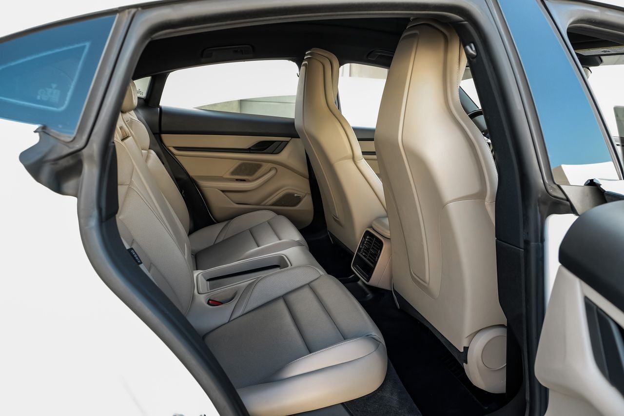 Porsche Taycan Vehicle Main Gallery Image 34
