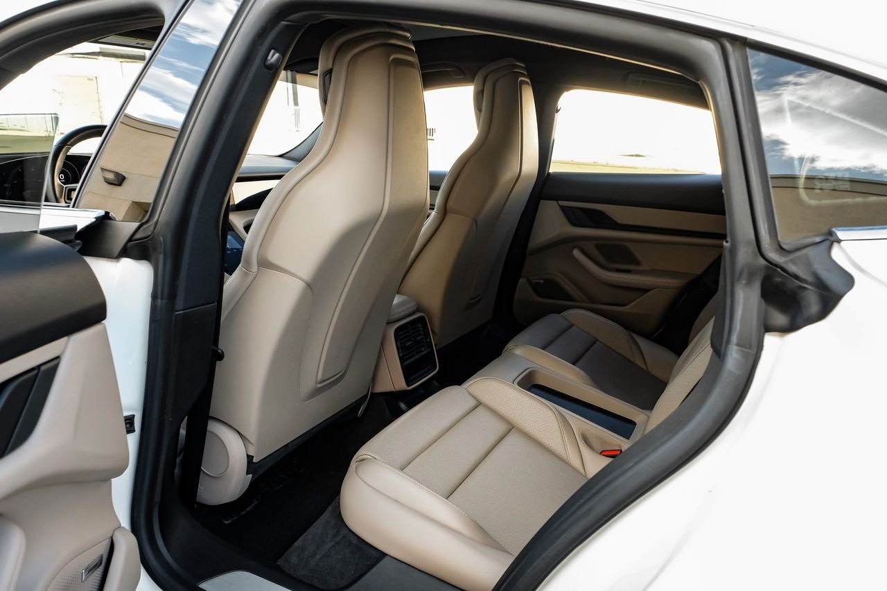 Porsche Taycan Vehicle Main Gallery Image 35