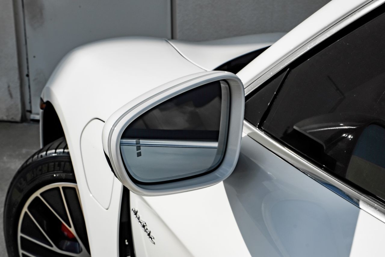 Porsche Taycan Vehicle Main Gallery Image 37