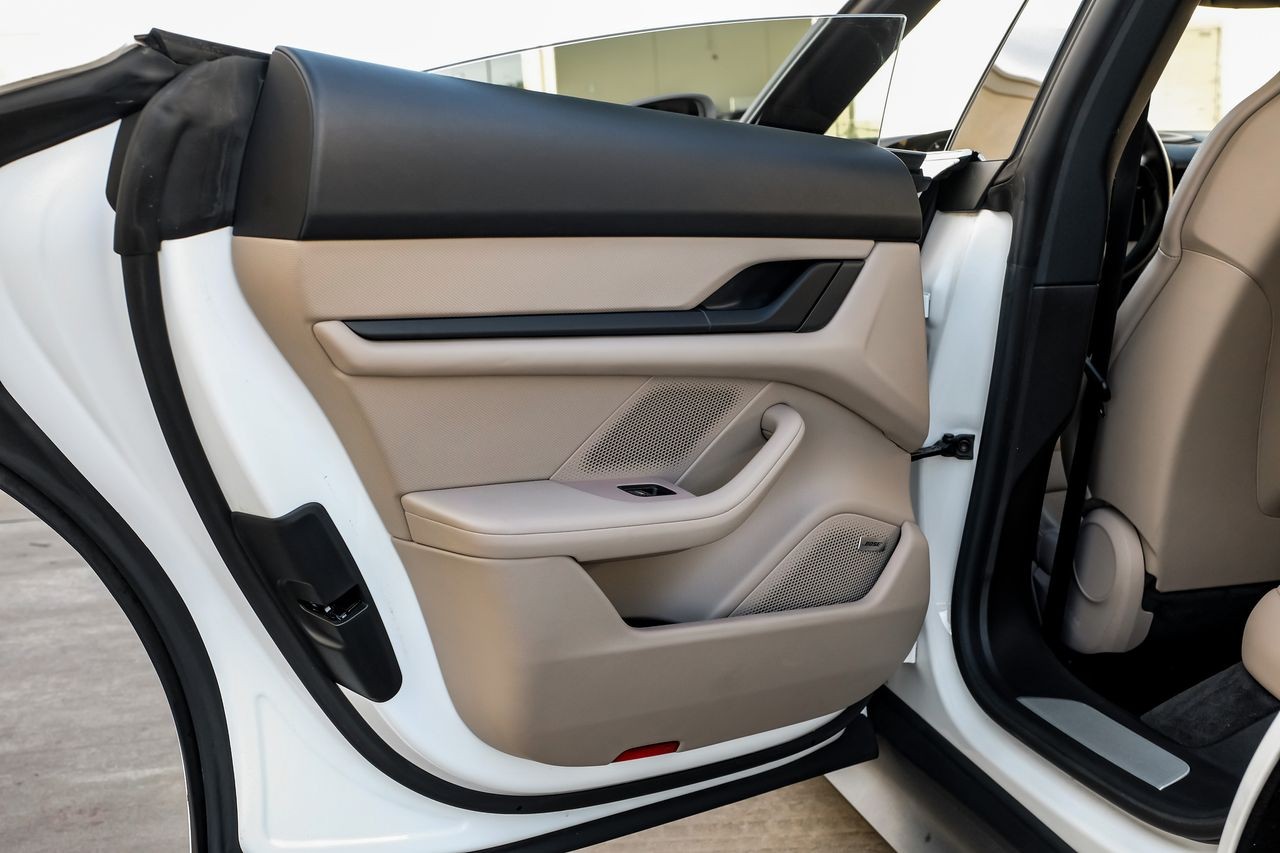 Porsche Taycan Vehicle Main Gallery Image 42