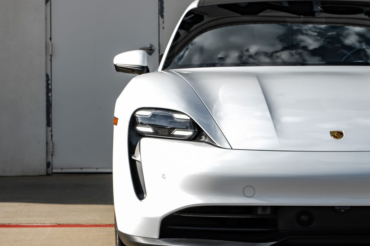 Porsche Taycan Vehicle Main Gallery Image 44