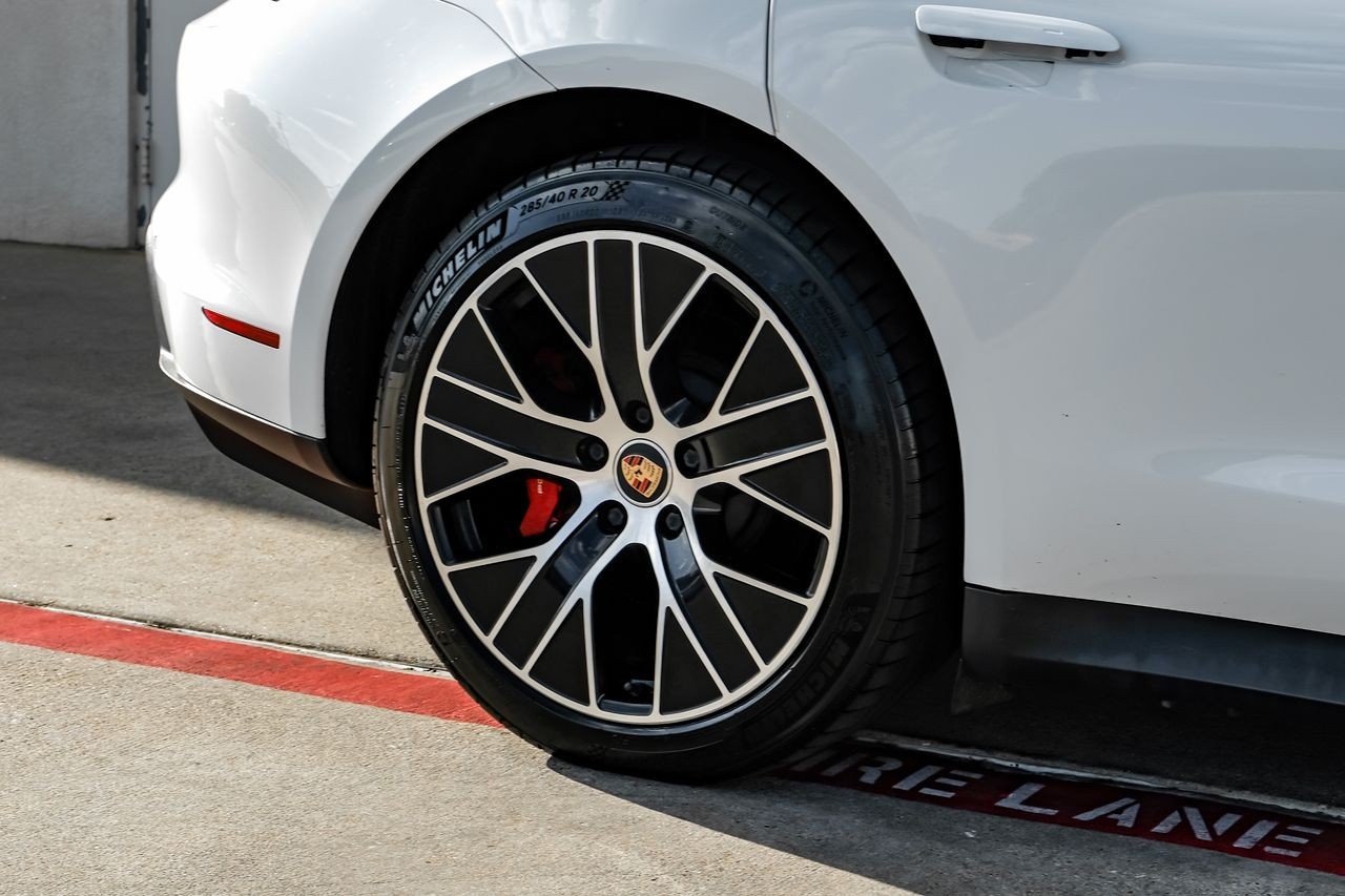 Porsche Taycan Vehicle Main Gallery Image 48