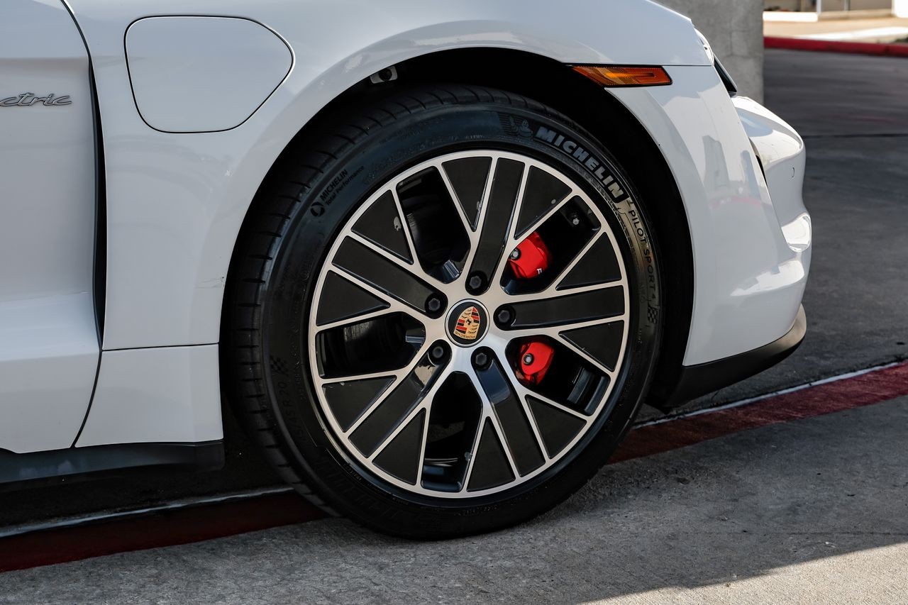 Porsche Taycan Vehicle Main Gallery Image 49