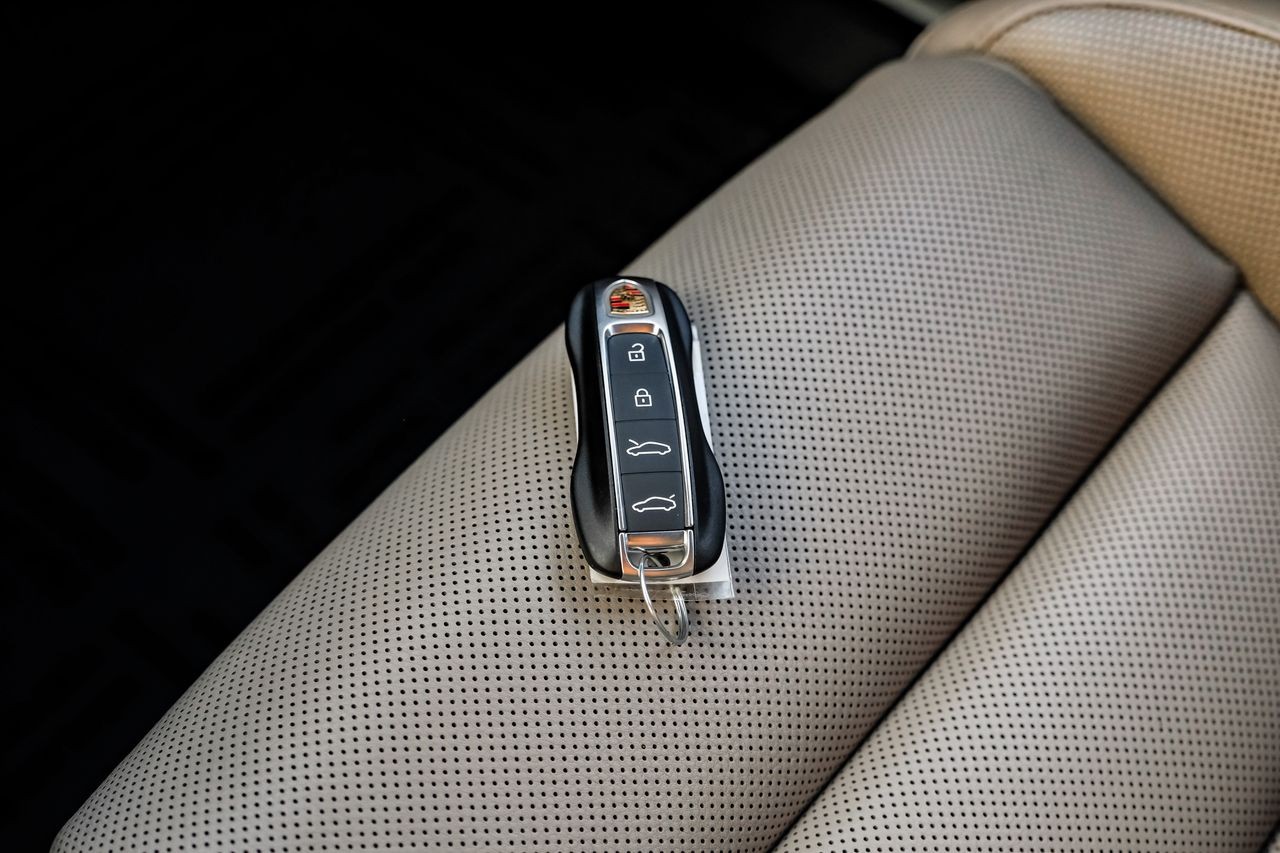 Porsche Taycan Vehicle Main Gallery Image 52