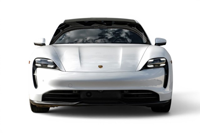 Porsche Taycan Vehicle Main Gallery Image 06