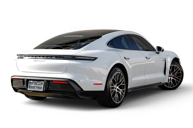 Porsche Taycan Vehicle Main Gallery Image 09