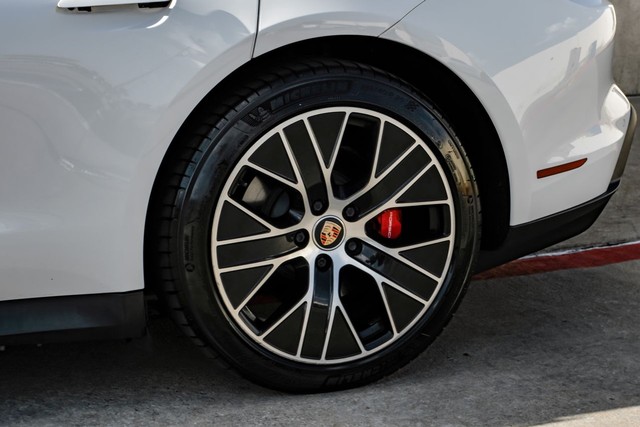 Porsche Taycan Vehicle Main Gallery Image 51