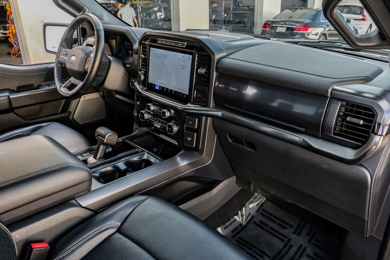 Ford F-150 Vehicle Main Gallery Image 11