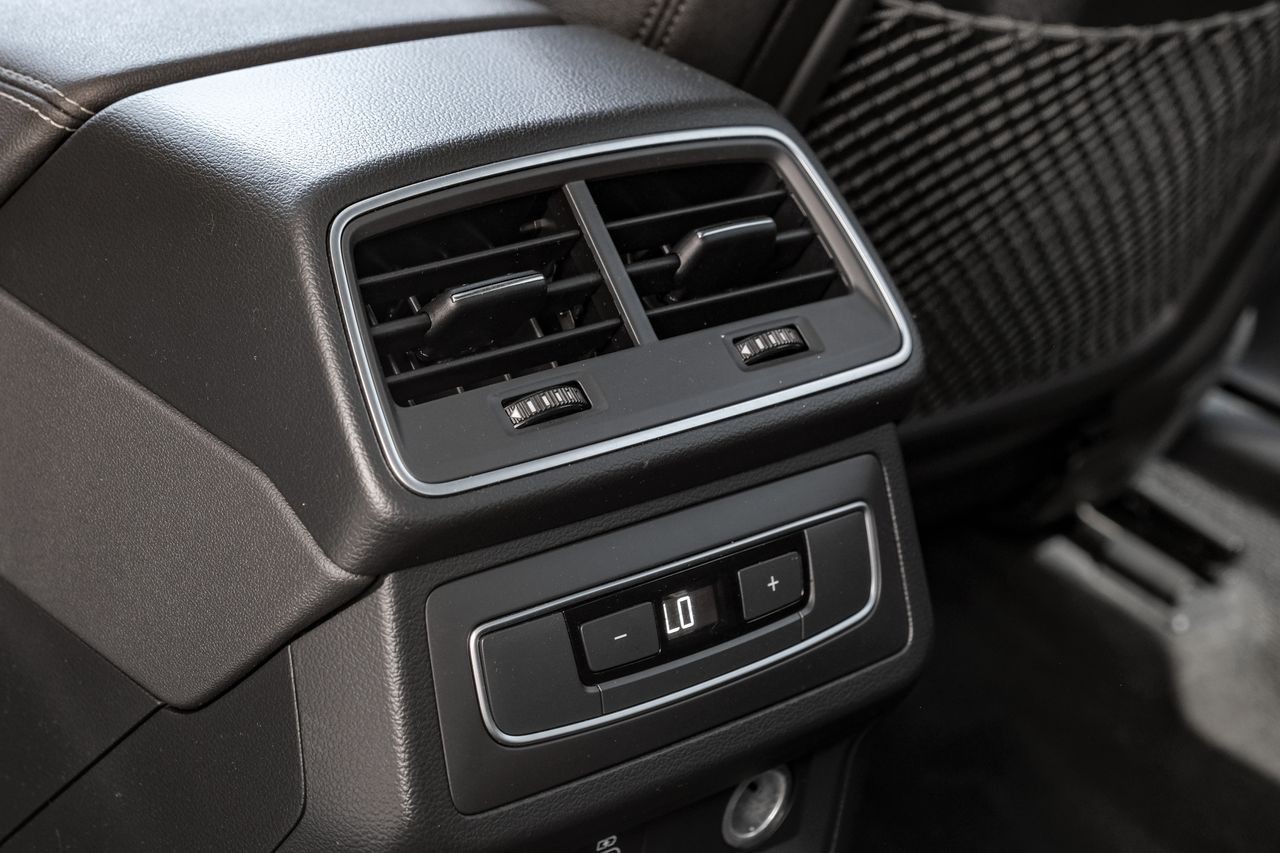 Audi A6 Vehicle Main Gallery Image 30