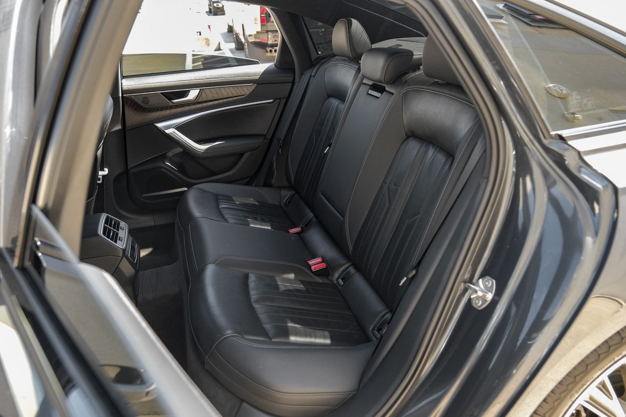 Audi A6 Vehicle Main Gallery Image 32