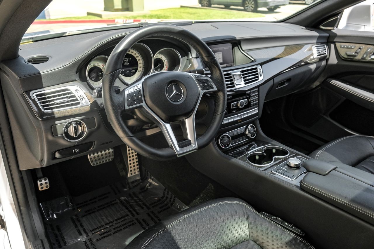 Mercedes-Benz CLS 500 Vehicle Main Gallery Image 03