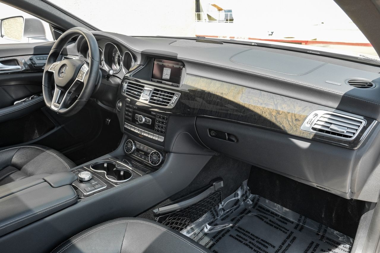 Mercedes-Benz CLS 500 Vehicle Main Gallery Image 13