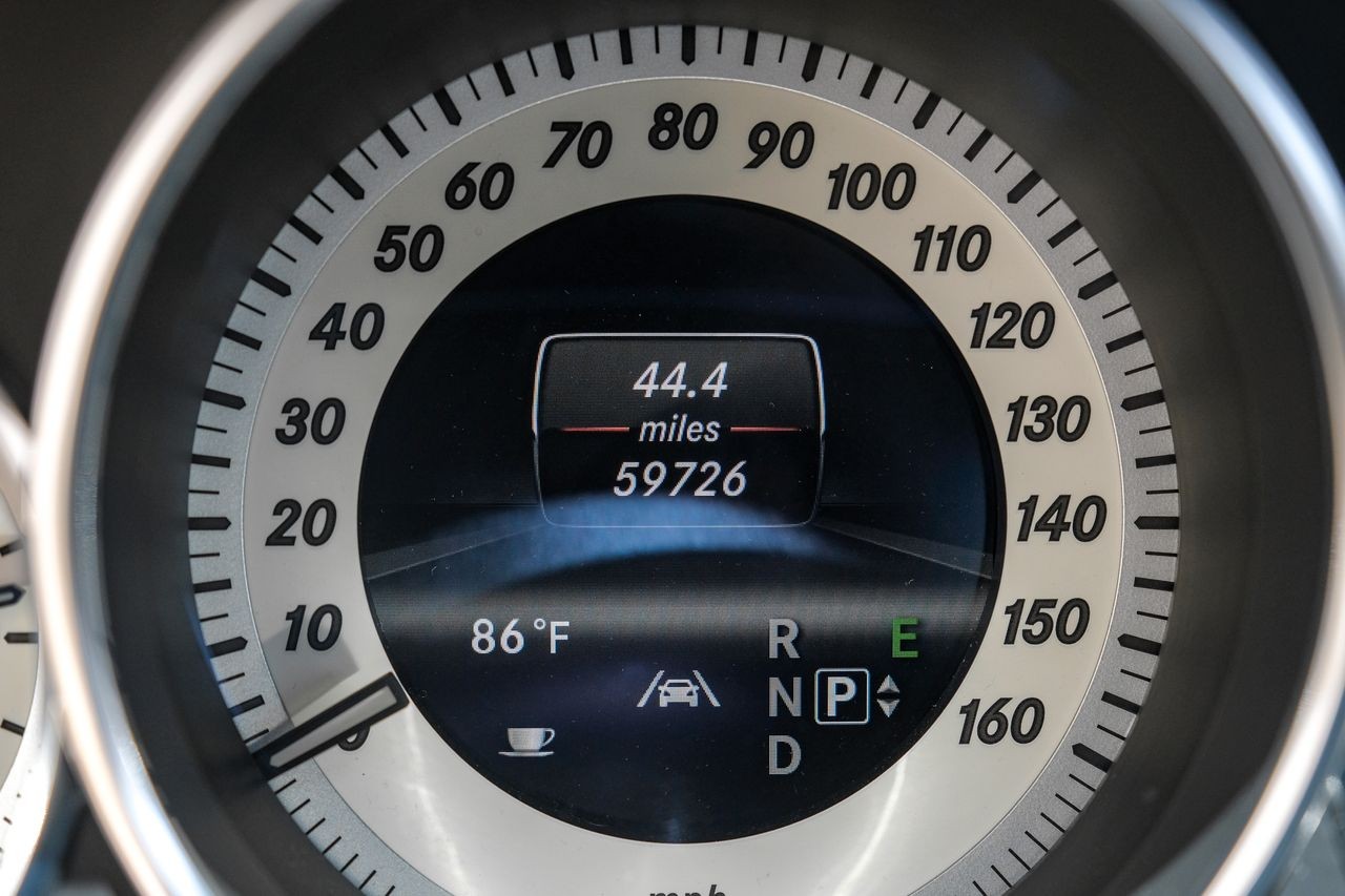 Mercedes-Benz CLS 500 Vehicle Main Gallery Image 21