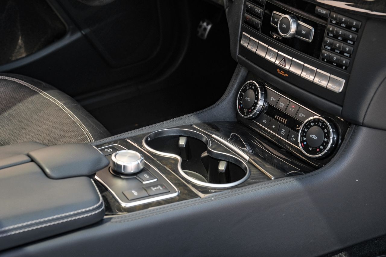 Mercedes-Benz CLS 500 Vehicle Main Gallery Image 23