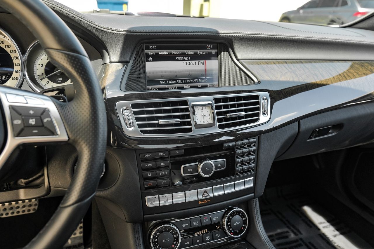 Mercedes-Benz CLS 500 Vehicle Main Gallery Image 25