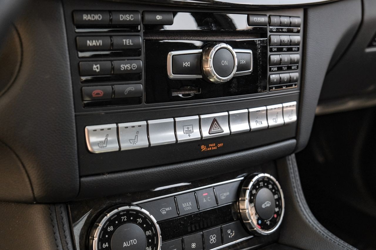 Mercedes-Benz CLS 500 Vehicle Main Gallery Image 26