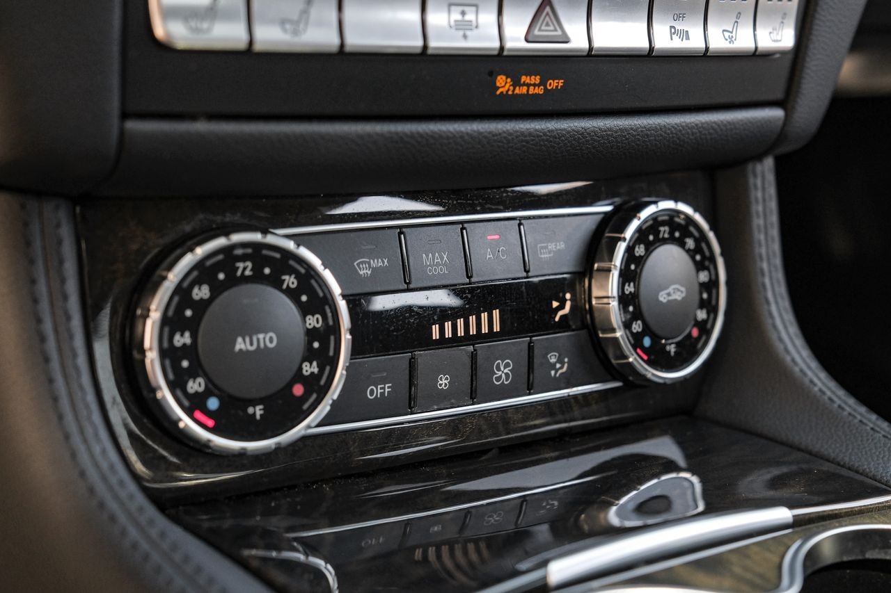 Mercedes-Benz CLS 500 Vehicle Main Gallery Image 27