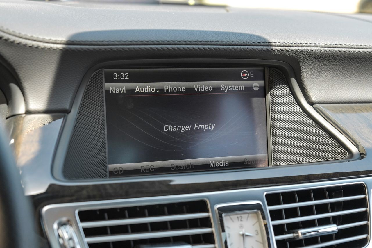 Mercedes-Benz CLS 500 Vehicle Main Gallery Image 31