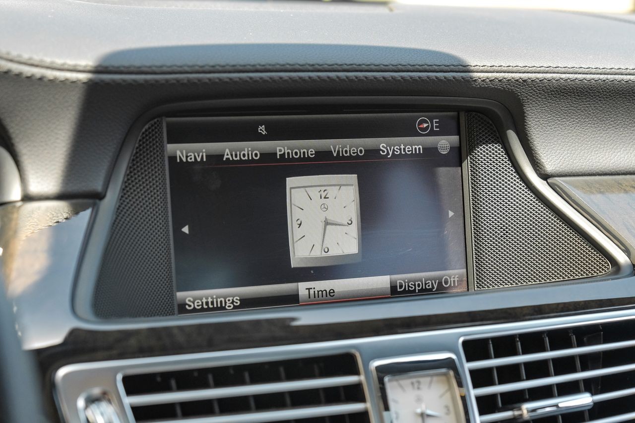 Mercedes-Benz CLS 500 Vehicle Main Gallery Image 32