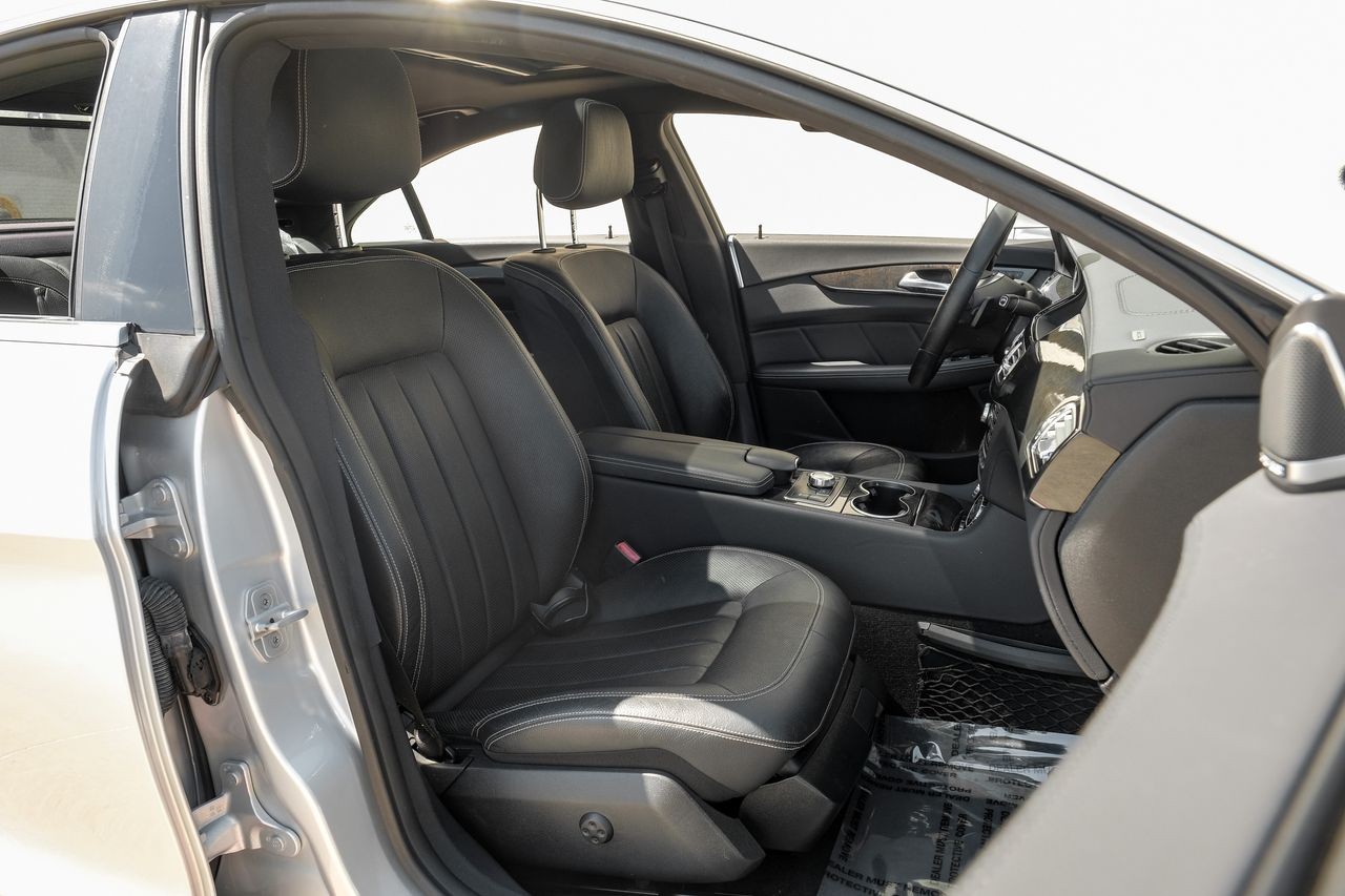 Mercedes-Benz CLS 500 Vehicle Main Gallery Image 35
