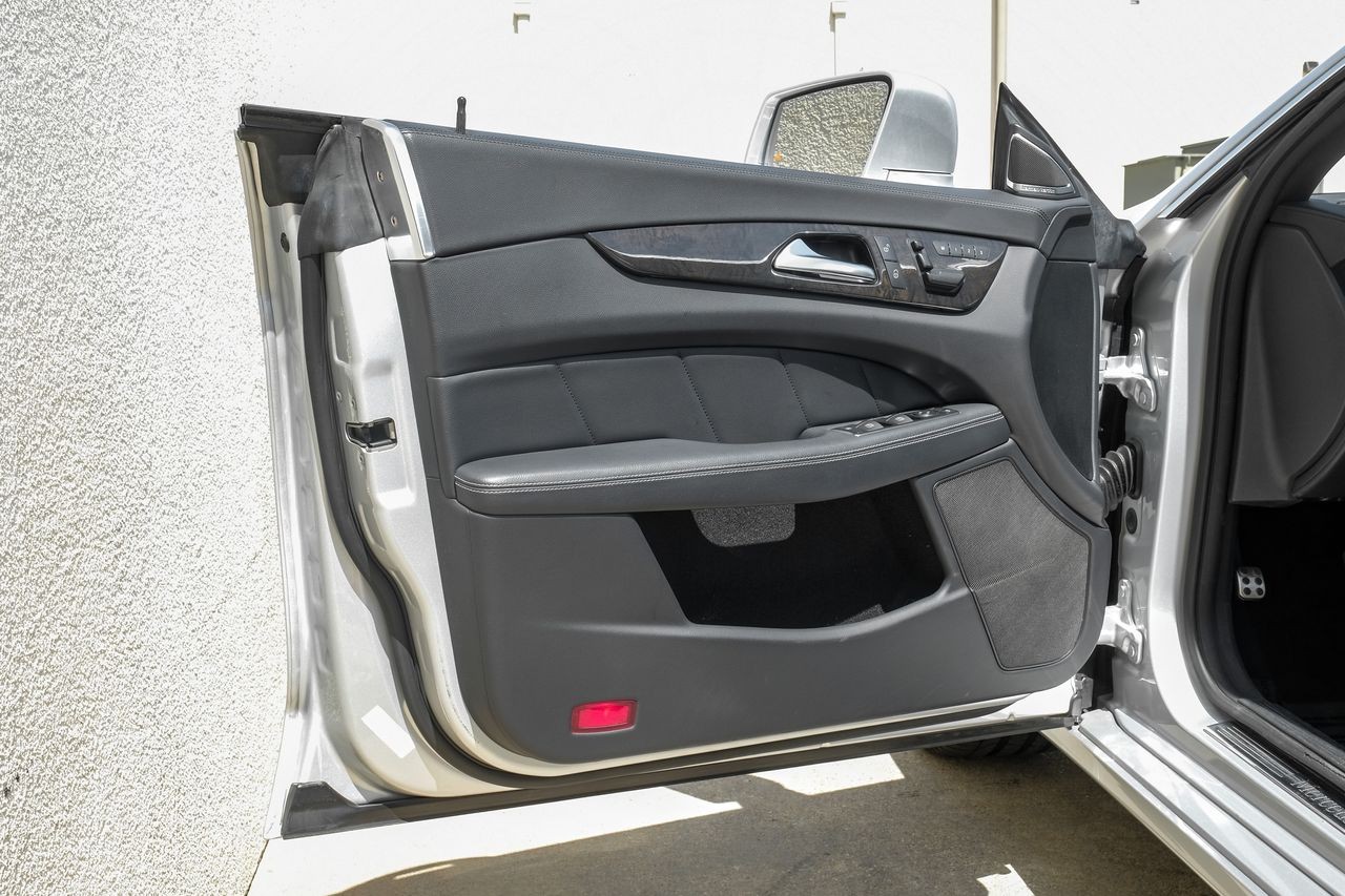 Mercedes-Benz CLS 500 Vehicle Main Gallery Image 42