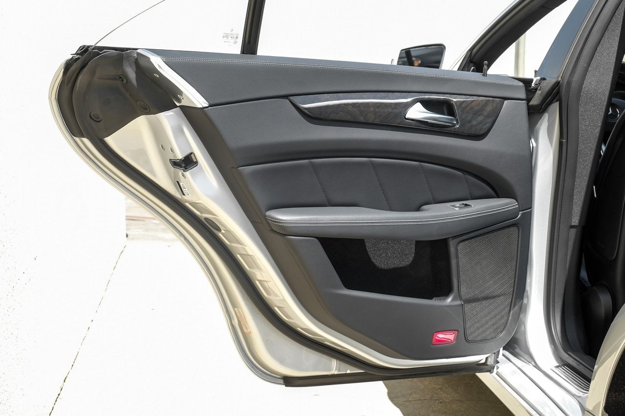 Mercedes-Benz CLS 500 Vehicle Main Gallery Image 44