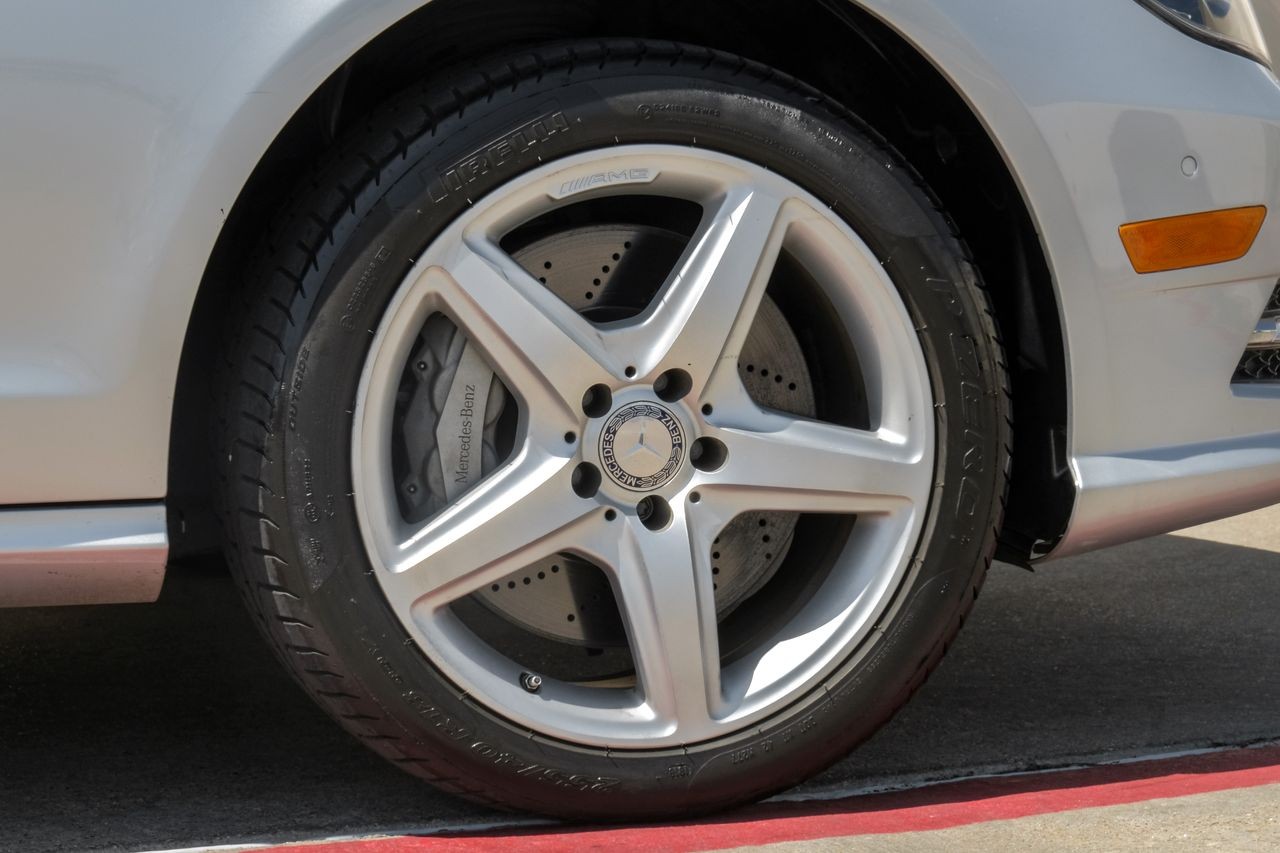 Mercedes-Benz CLS 500 Vehicle Main Gallery Image 52