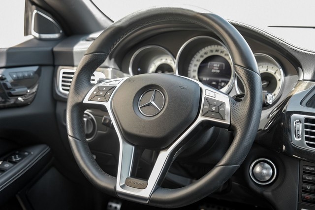 Mercedes-Benz CLS 500 Vehicle Main Gallery Image 17