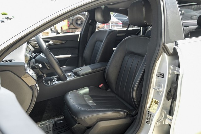 Mercedes-Benz CLS 500 Vehicle Main Gallery Image 33