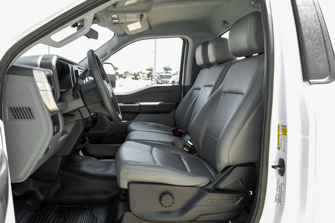 Ford F-250 Vehicle Main Gallery Image 04