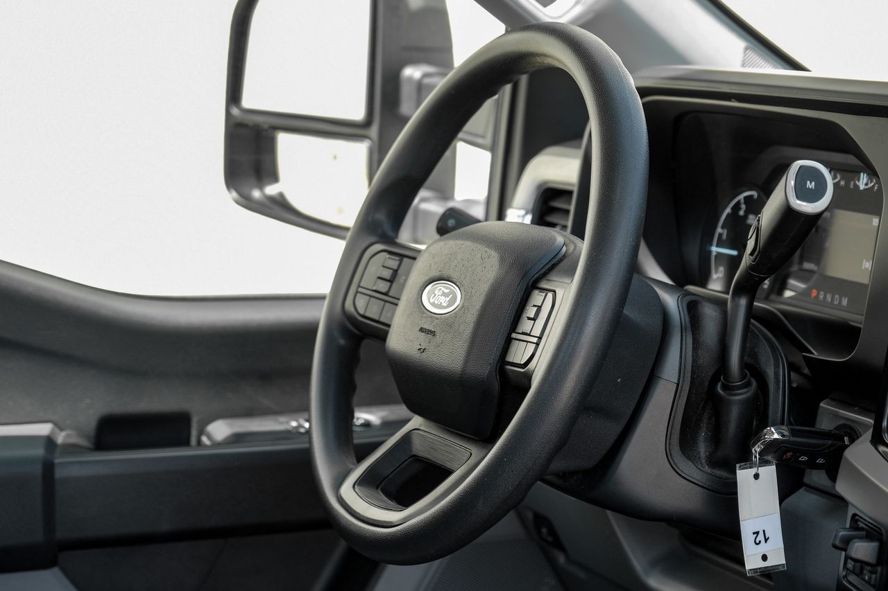 Ford F-250 Vehicle Main Gallery Image 13