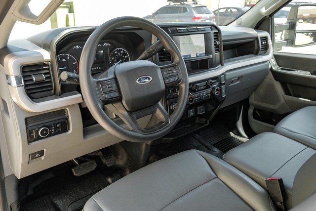 Ford F-250 Vehicle Main Gallery Image 03