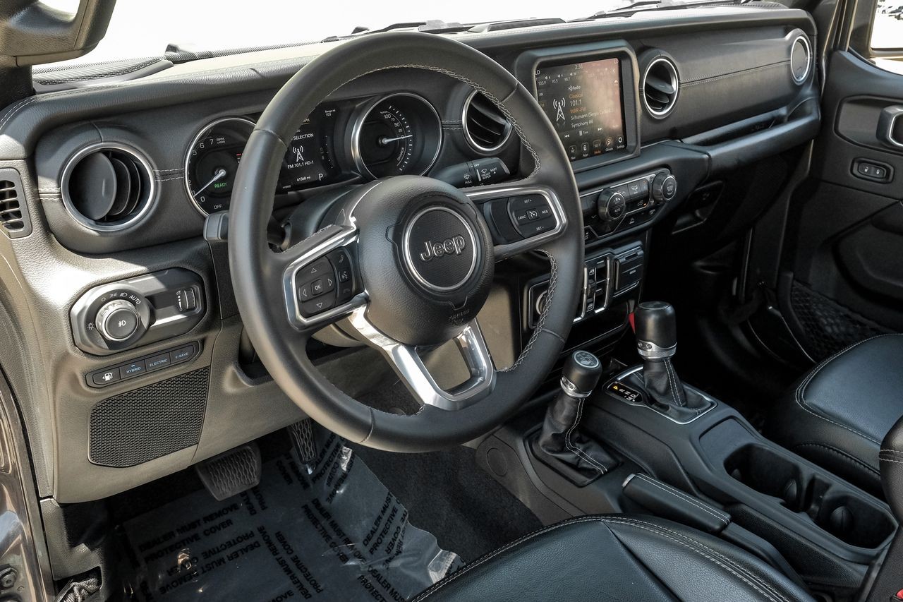 Jeep Wrangler Vehicle Main Gallery Image 03