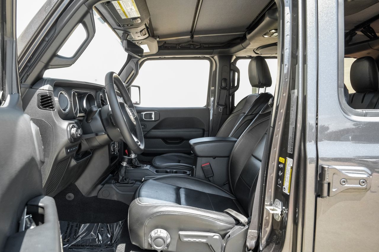 Jeep Wrangler Vehicle Main Gallery Image 04